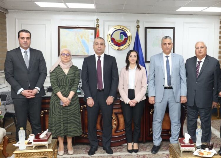 رئيس البنك الزراعي المصري يستعرض مع محافظ البحيرة برامج تمويل صغار المزارعين  