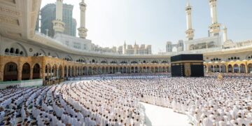 المطوف الرقمي.. خدمة ذكية لتيسير أداء مناسك العمرة