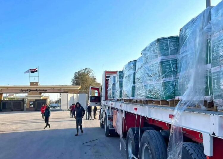 عبر معبر رفح.. مساعدات سعودية جديدة إلى قطاع غزة