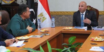 وفد ليبي يزور  “مجمع عمال مصر” للتعرف على خدمات ومنظومة العمل