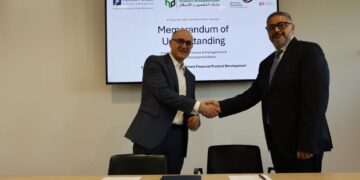 بنك التعمير والإسكان يوقع مذكرة تفاهم مع مدرسة فرانكفورت لتعزيز ريادته  في التمويل الأخضر والمستدام
