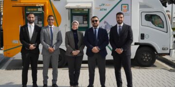 البنك الأهلي يقدم خدمة الصراف الآلي المتنقلة في معرض “إيديكس 2025”
