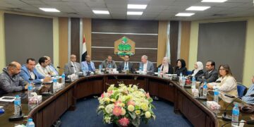 “مستثمرو العاشر” يناقشون تحديات المصانع مع قيادات مصلحة الضرائب 