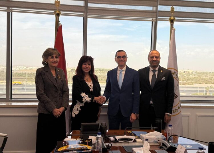 وزير الاستثمار يبحث مع اتحاد المستثمرات العرب تعزيز التعاون المشترك