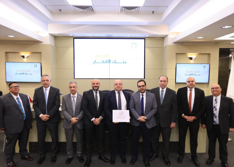 البنك الأهلي يكرم أفضل الأفكار المبتكرة من موظفيه ضمن برنامج “بنك الأفكار”.. صور