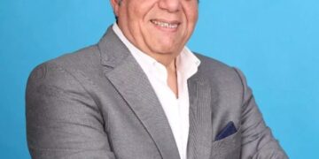 “عاطف عبداللطيف” يضع تصورًا للاستثمار الأمثل للطيران في دعم السياحة