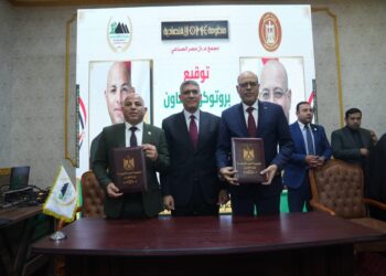 وزير العمل يوقع بروتوكول تعاون مع رئيس منظومة OMC عمال مصر