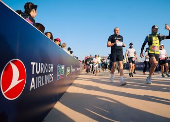 الخطوط الجوية التركية تشارك في ماراثون مراكز بالأهرامات