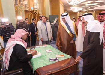 تنظيم ركن للخط العربي بقيادة “أنس علوي” بحفل السفارة السعودية لإبراز جمال اللغة العربية