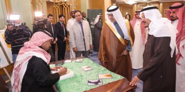 تنظيم ركن للخط العربي بقيادة “أنس علوي” بحفل السفارة السعودية لإبراز جمال اللغة العربية