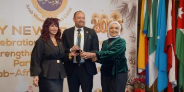 أول تعليق من “علي زين” عقب تكريمه من اتحاد المستثمرات العرب