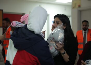 البنك الأهلي يشارك أطفال مستشفى 57357 احتفالات العام الجديد