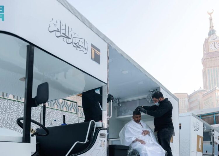 مجانًا.. خدمة التحلّل من النسك بعد انتهاء مناسك العمرة