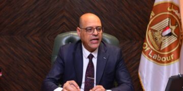 قرار وزاري بشأن تحديد ساعات العمل في المنشآت الصناعية