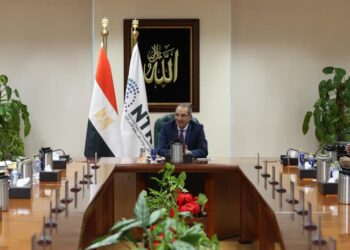 ” وزير الاتصالات” يجتمع بأعضاء لجنة صناعة الاتصالات بالجهاز القومى لتنظيم الاتصالات