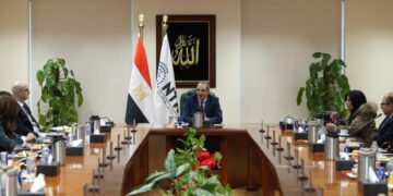 ” وزير الاتصالات” يجتمع بأعضاء لجنة صناعة الاتصالات بالجهاز القومى لتنظيم الاتصالات