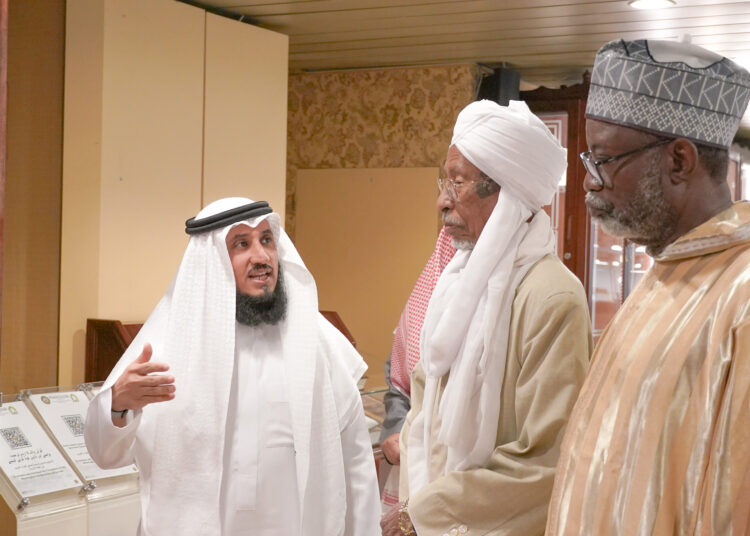 رئيس الشؤون الإسلامية بتشاد يزور مجمع الملك فهد لطباعة المصحف