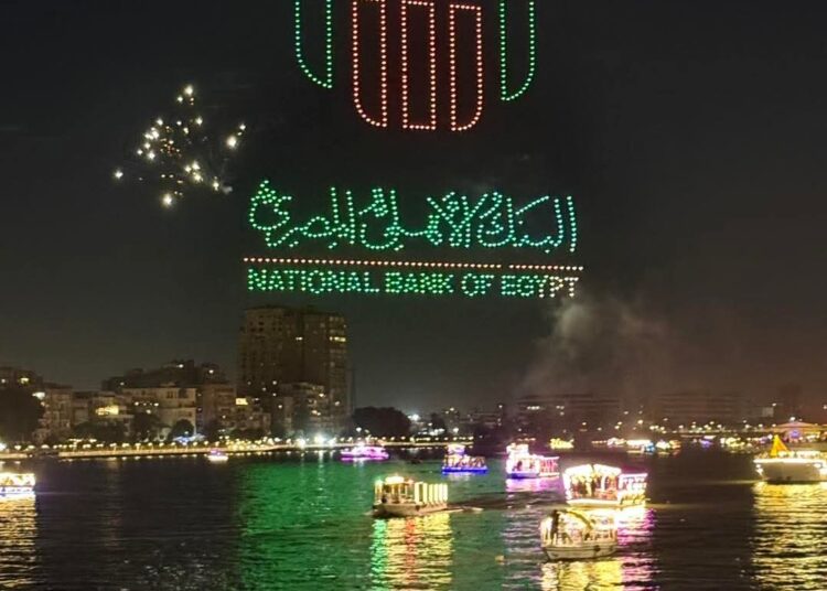 البنك الأهلي يطلق أكثر من 1000 طائرة درون بسماء القاهرة احتفالًا بعام 2026