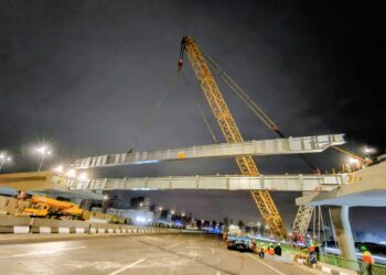 “المقاولون العرب” تنجح في رفع وتركيب كمرات محور عمرو بن العاص أعلى الطريق الدائري