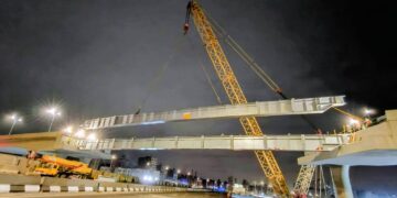 “المقاولون العرب” تنجح في رفع وتركيب كمرات محور عمرو بن العاص أعلى الطريق الدائري