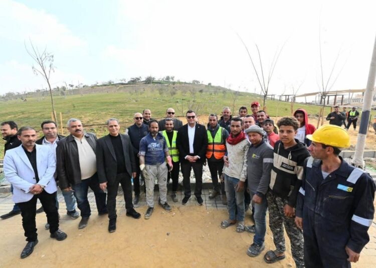 – وزير الإسكان ومحافظ القاهرة يتفقدان مشروع حدائق “تلال الفسطاط” بمنطقة مصر القديمة