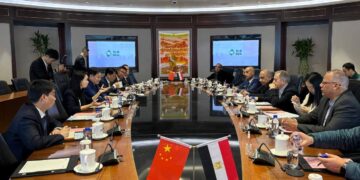 وزير الكهرباء يشهد مراسم توقيع اتفاقية تعاون لتوطين صناعة الخلايا الشمسية بين شركة كيميت ومجموعة سوتشو ويتشنغ الصينية