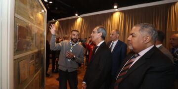 وزير الاتصالات يتفقد أجنحة معرض الرواد السنوى لهواة جمع الطوابع 2026