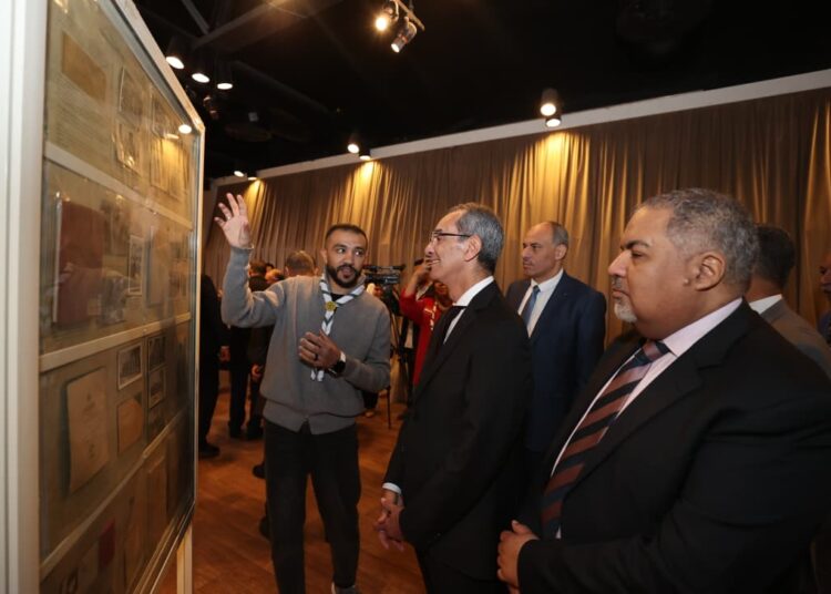 وزير الاتصالات يتفقد أجنحة معرض الرواد السنوى لهواة جمع الطوابع 2026