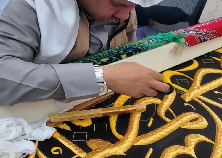 مجمع كسوة الكعبة.. هنا تلتقي قُدسية الصنعة وعظمة الإرث