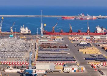 عُمان.. نموذج فريد في اللامركزية الاقتصادية والتنمية المتوازنة