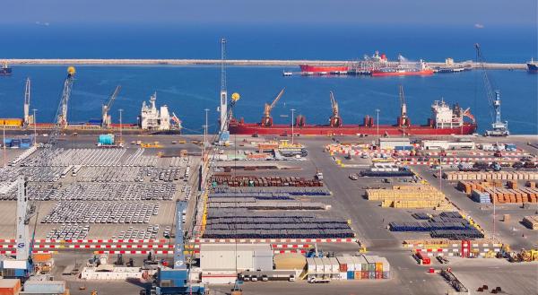 عُمان.. نموذج فريد في اللامركزية الاقتصادية والتنمية المتوازنة