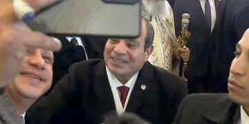 عضو”الأيزو العالمية” يوثّق لحظة مُصافحة الرئيس “السيسي” في قداس عيد الميلاد