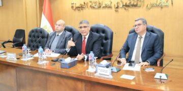 بطول21 كم.. محافظة الجيزة تناقش آليات تنفيذ تطوير طريق المنيب/العياط