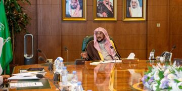 وزير الشؤون الإسلامية يدشّن المرحلة الثانية من برنامج توعية المعتمرين لموسم 1447هـ
