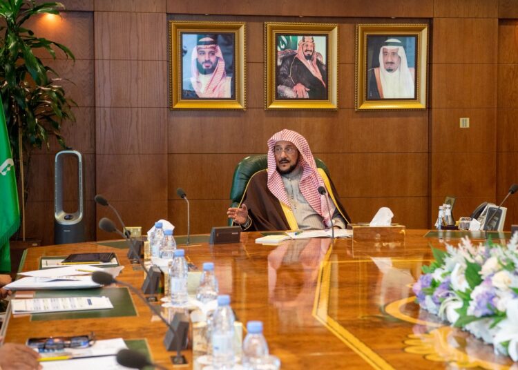 وزير الشؤون الإسلامية يدشّن المرحلة الثانية من برنامج توعية المعتمرين لموسم 1447هـ