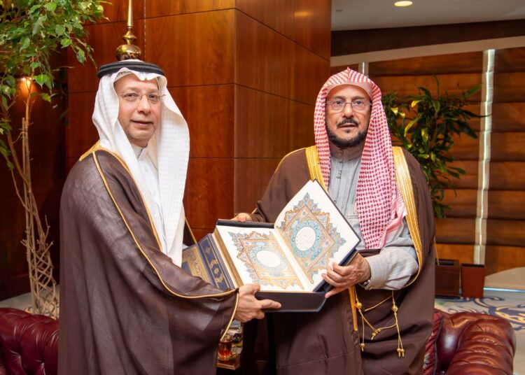 وزير الشؤون الإسلامية يستقبل سفير المملكة المعين حديثًا لدى الجمهورية القيرغيزية