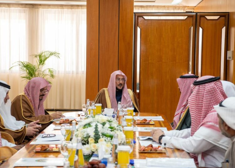 وزير الشؤون الإسلامية يزور مجمع الملك فهد لطباعة المصحف الشريف