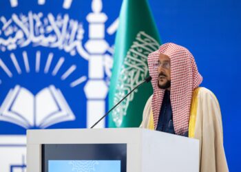 وزير الشؤون الإسلامية يرعى حفل تخريج 104 من طلاب المنح الدراسية لـ 50 دولة