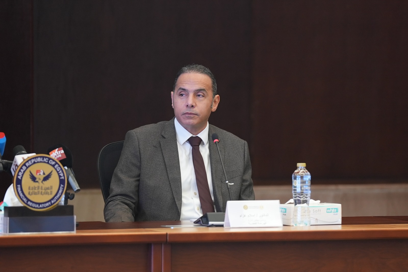 د إسلام عزام رئيس البورصة، البيان الاقتصادي نيوز 