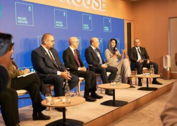 100 مليون سائح و5 أضعاف استثمار أجنبي مباشر بالمملكة