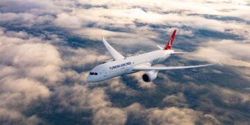 الخطوط الجوية التركية تعيد إطلاق رحلاتها إلى تيرانا