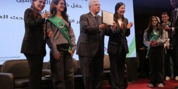 وزير التعليم العالي يشهد احتفالية مؤسسة خميس لتنمية المجتمع لتكريم أوائل الثانوية