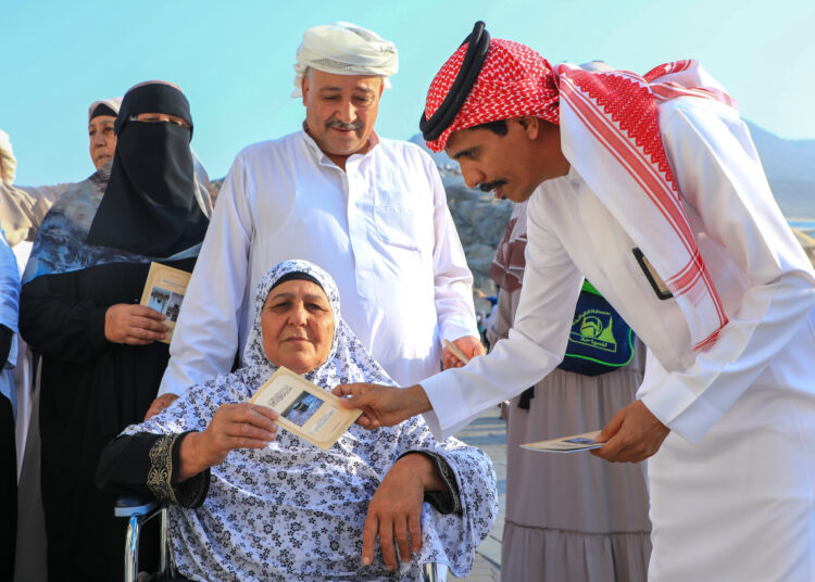 جهود توعوية من “الشؤون الإسلامية” لخدمة زوار جبل عرفات