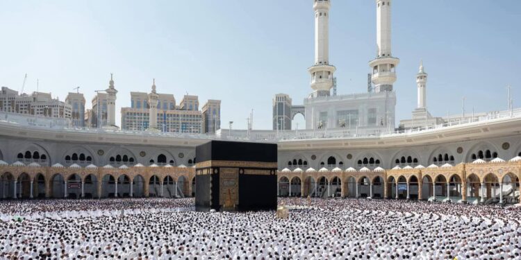 خطاب عاجل لشركات السياحة بشأن سرعة إنهاء إجراءات الحجاج