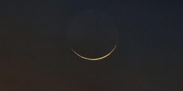 الليلة.. هلال رمضان يزين سماء العالم العربي  🌙