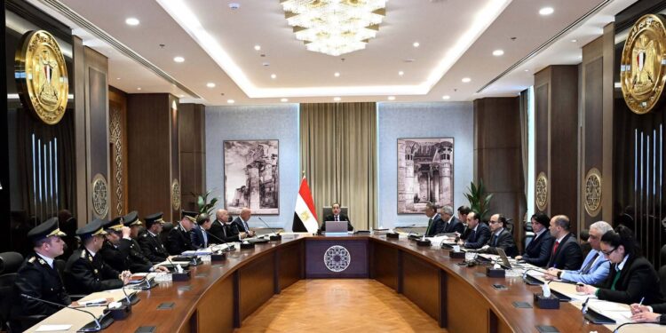 رئيس الوزراء يتابع مستجدات موقف تطوير وتوسعة الطريق الدائري