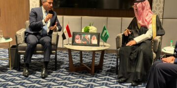 وزير السياحة المصري ونظيره السعودي يبحثان سبل تعزيز التعاون بين البلدين