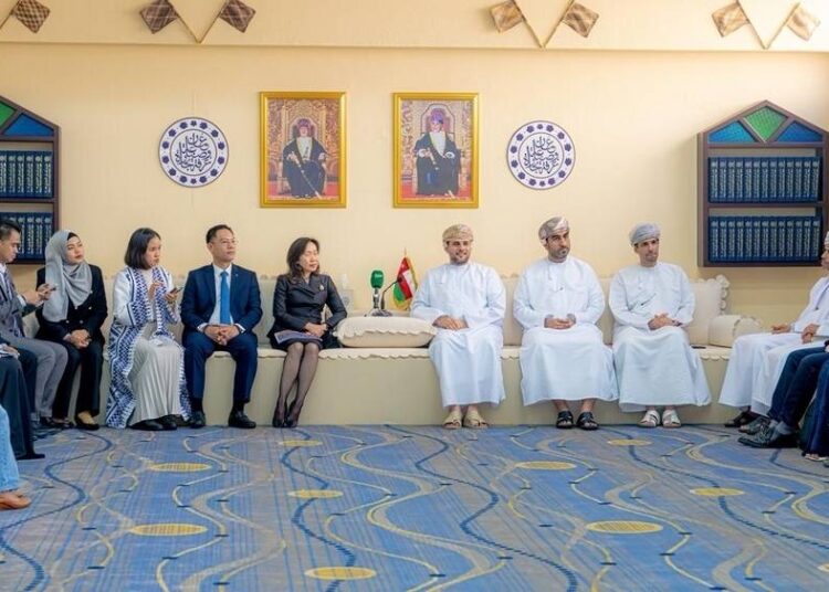 عُمان وتايلاند تبحثان تعزيز التعاون فـي مجال صناعة المأكولات البحرية