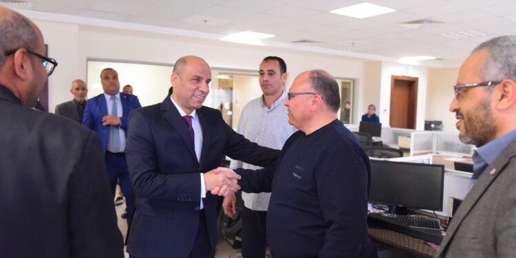 أنا واحد منكم.. أول تصريح لوزير العمل بعد تسلم حقيبة العمل