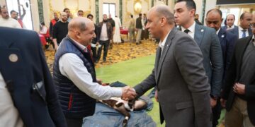 وزير العمل يتفقد اختبارات 2800 عامل لموسم الحج على مهنة “جزار”